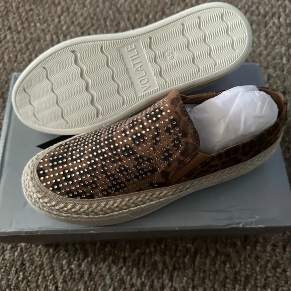 Volatile Bandwagon platform bedazzled shoes Sz 6.5 NWB - Picture 2 of 5